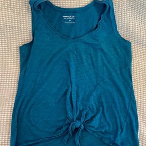 comfy cute express top! size m